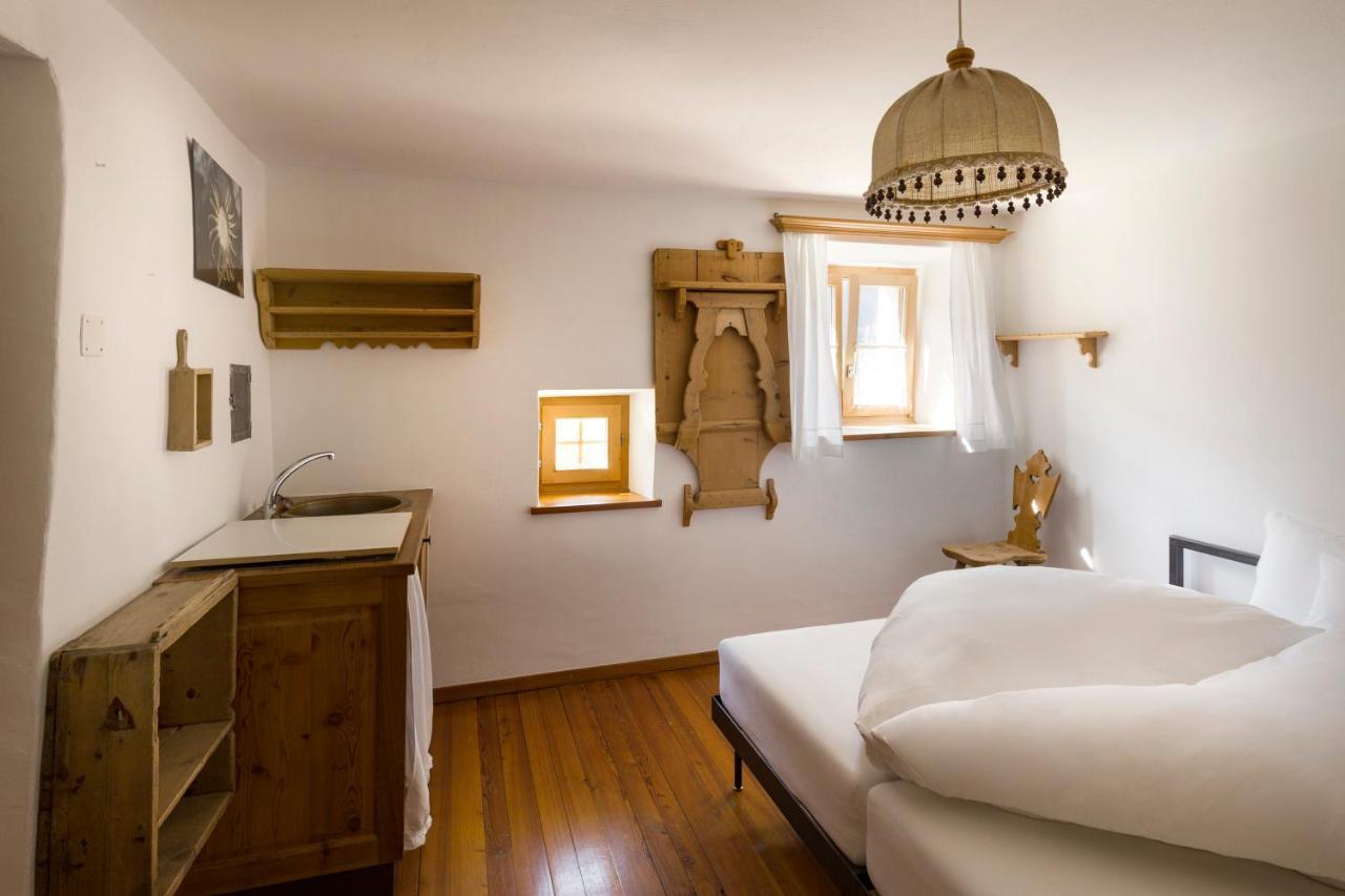 Hotel Chasa Chalavaina Мюстаір Номер фото