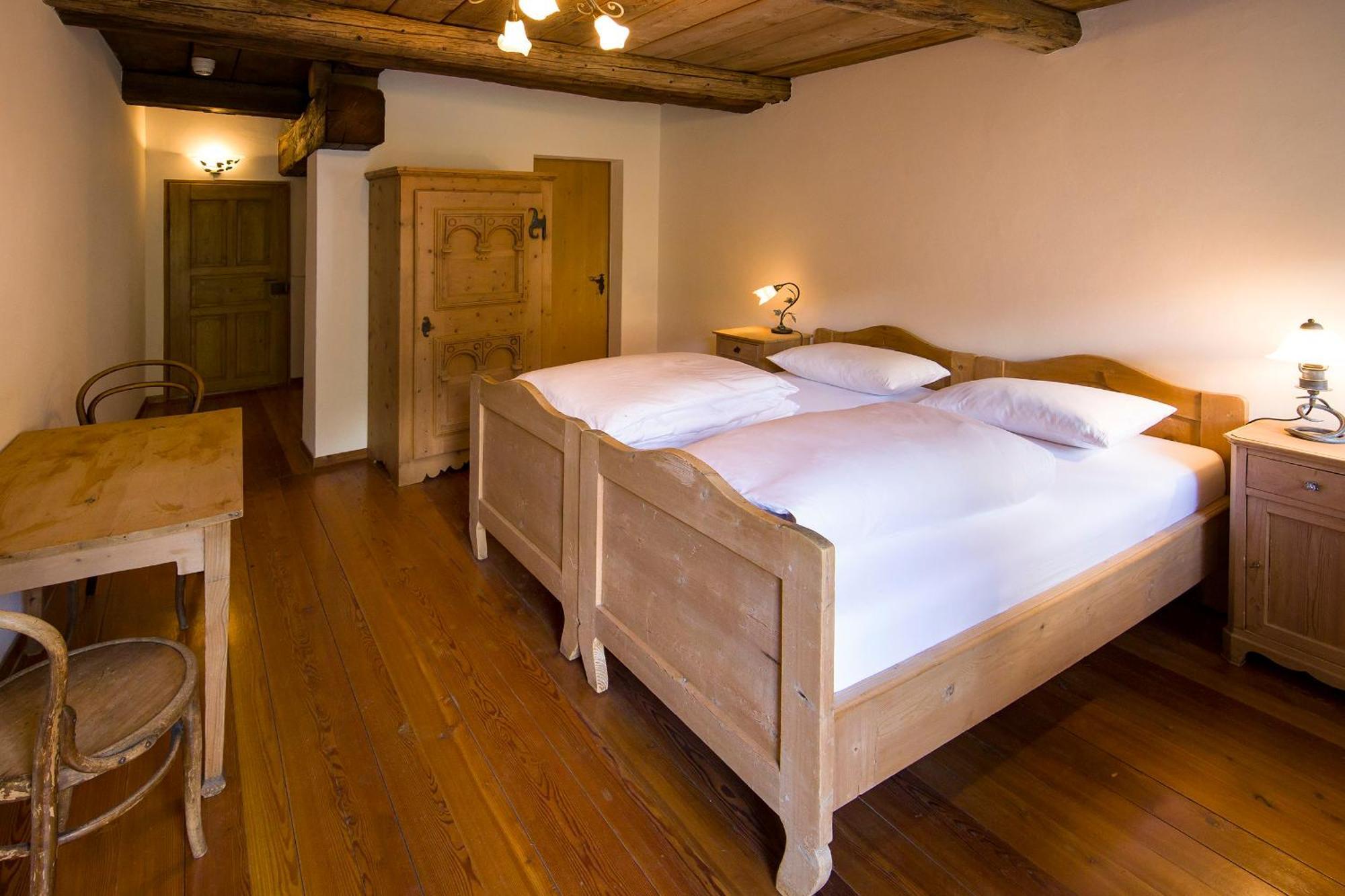 Hotel Chasa Chalavaina Мюстаір Номер фото