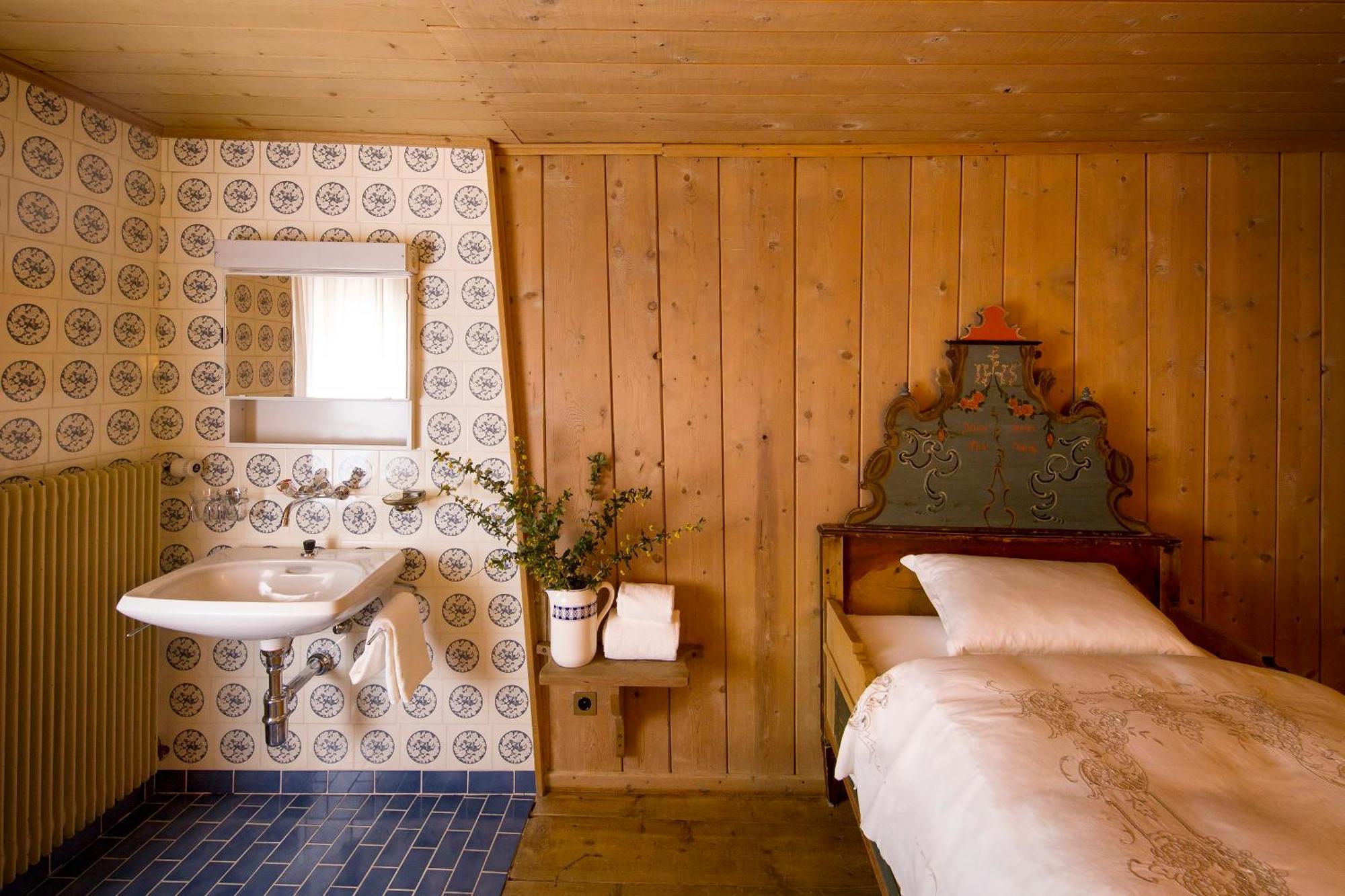 Hotel Chasa Chalavaina Мюстаір Номер фото
