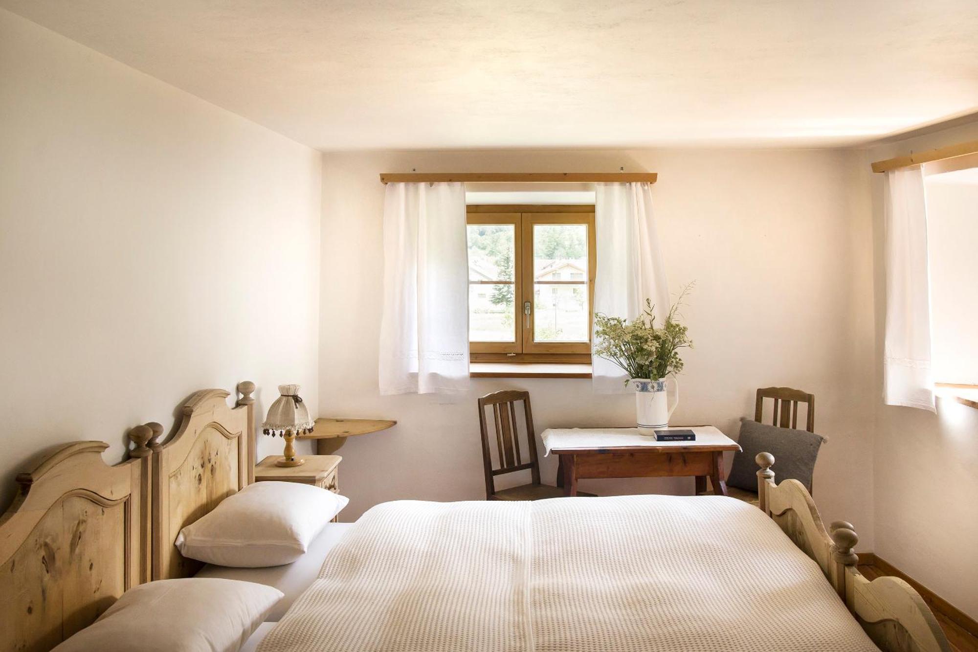 Hotel Chasa Chalavaina Мюстаір Номер фото