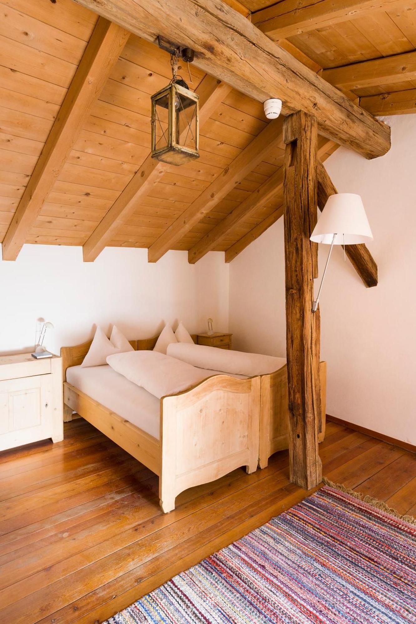 Hotel Chasa Chalavaina Мюстаір Номер фото