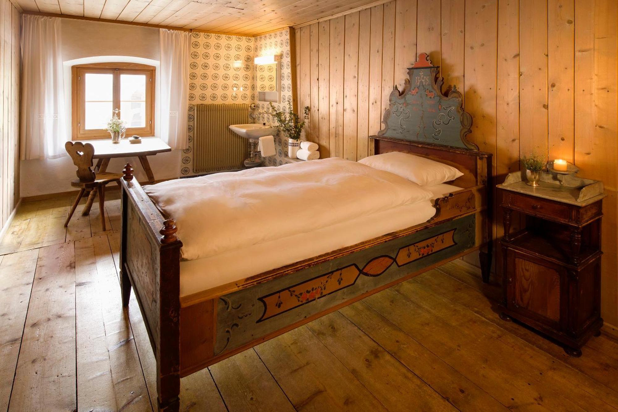 Hotel Chasa Chalavaina Мюстаір Номер фото